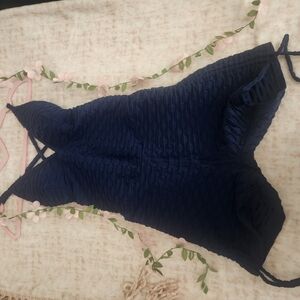 Stylish Dark Blue Textured Activewear Set - High-Cut Design with Crisscross Back